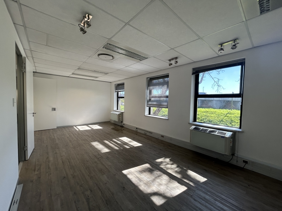 To Let Commercial Property for Rent in Mowbray Western Cape